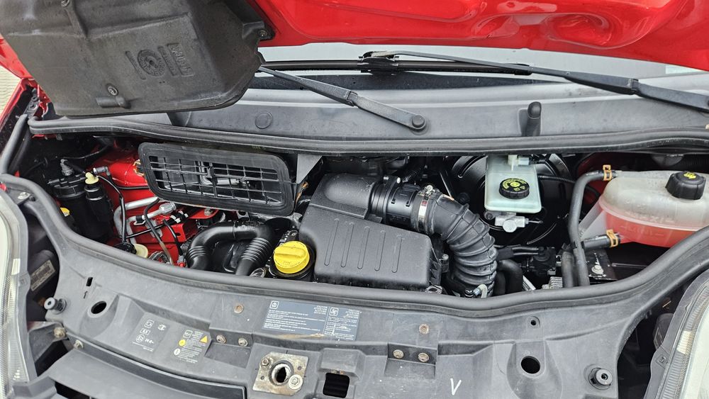 Renault Trafic_2.0dci_L1h1_6biegów_Klimatyzacja