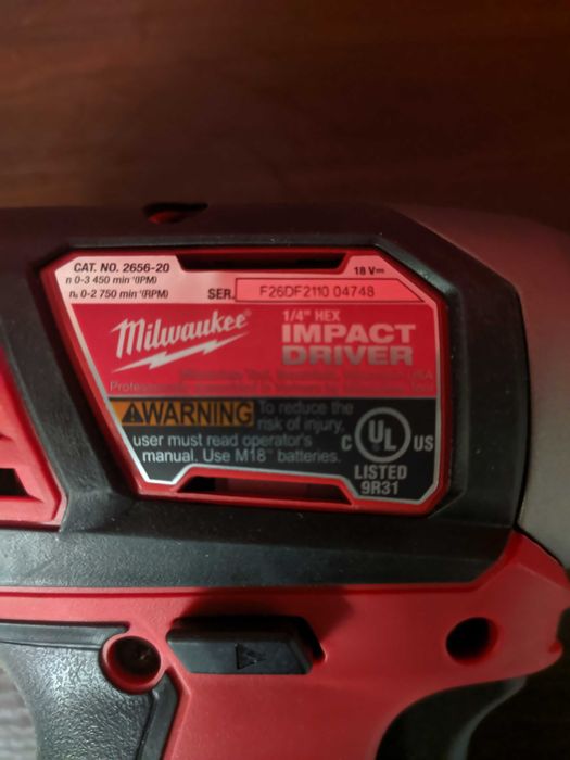 Імпульсний гайковерт-шуруповерт  Milwaukee M18 2656-20 1/4 Hex