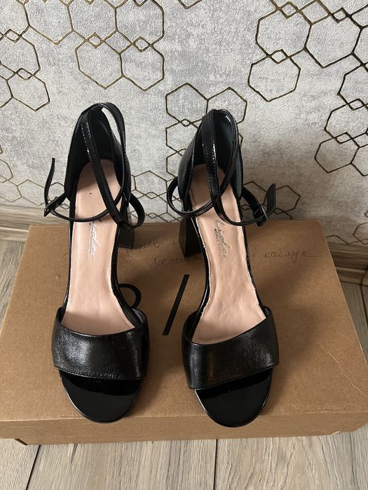 Босоніжки 38 р