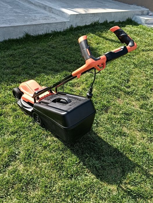 Corta-relva elétrico 1200 w 34,5 cm Black + Decker ELT YT5139