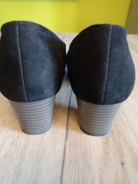 Czółenka damskie zamszowe na slupku
