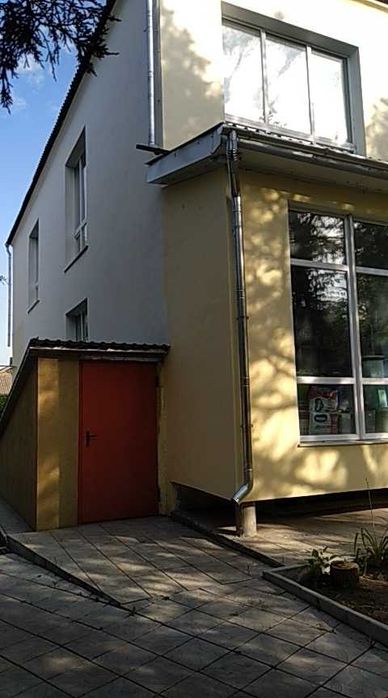 Оренда, аренда комерційна торгівельна нерухомість  в смт Братське.