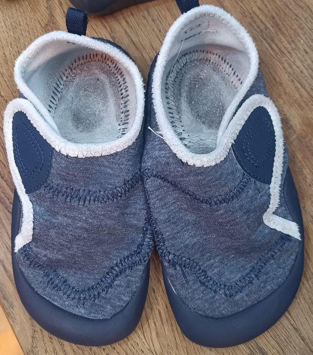 Pantofelki Domyos z gumkami 31