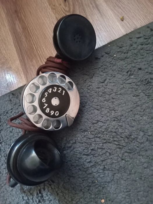 Zabytkowy telefon monterski