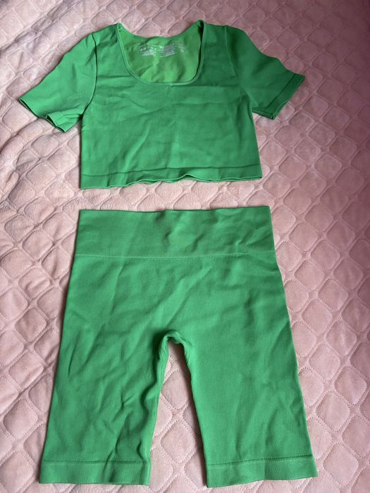 Велосипедки і топ