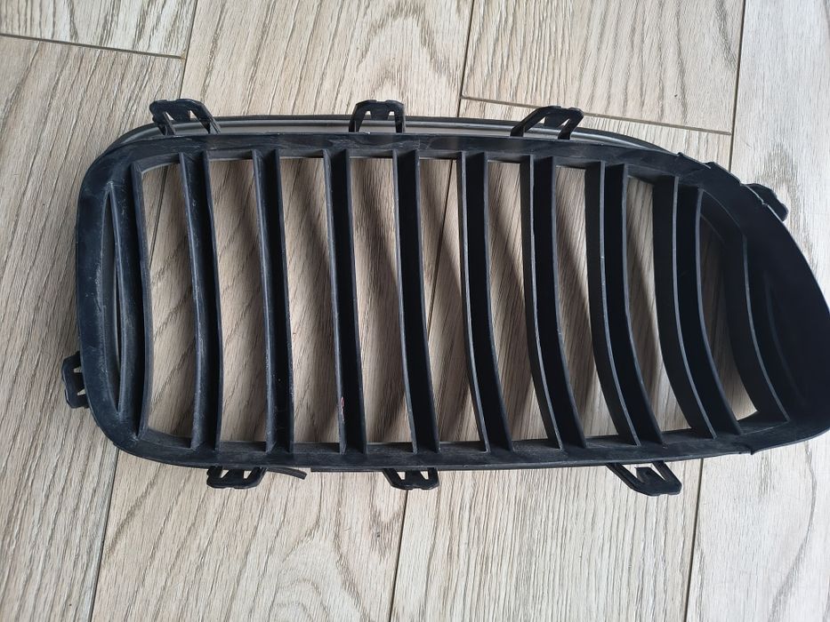 BMW seria 5 F11 Grill lewy nerka