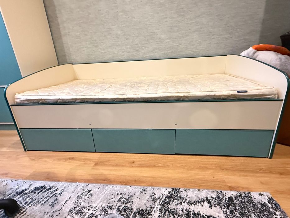 Меблі дитяча кімната ….шкаф ,ліжко та матрас