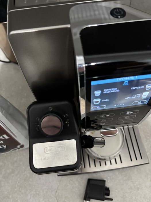 Кавомашина Delonghi dinamica plus
