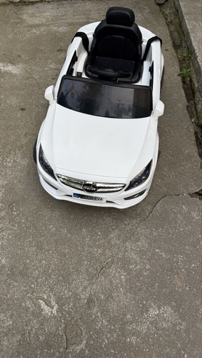 Дитячий елетромобіль