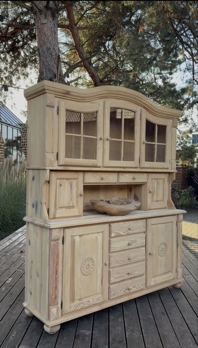 Kredens z drewna sosnowego, stan surowy