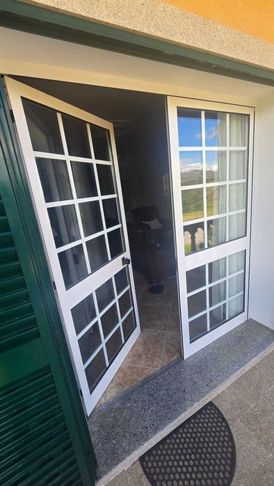 Lote de janelas e portas de vidro
