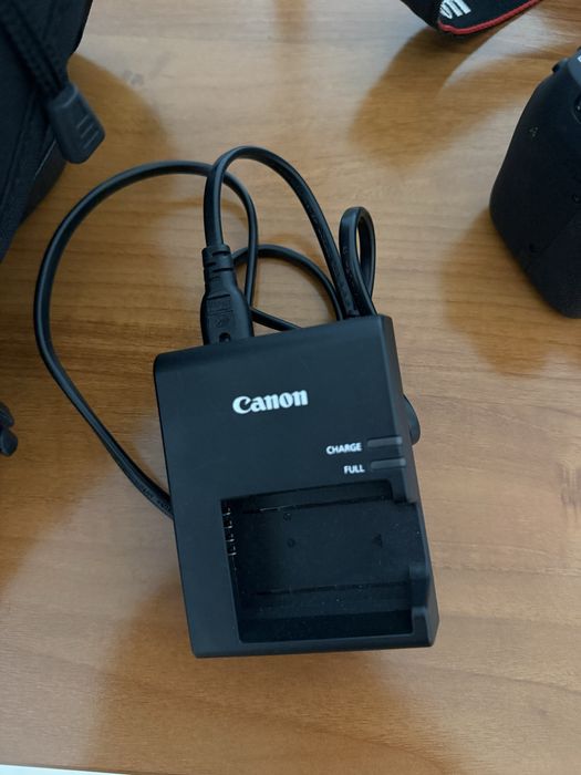 camera canon eos2000d