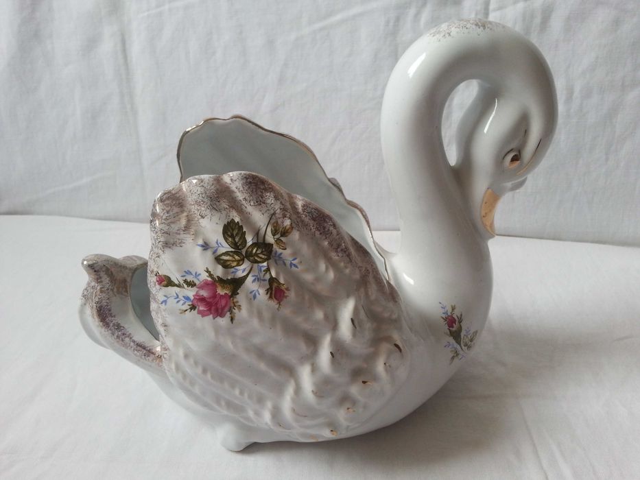Łabędź porcelanowy Chodzież