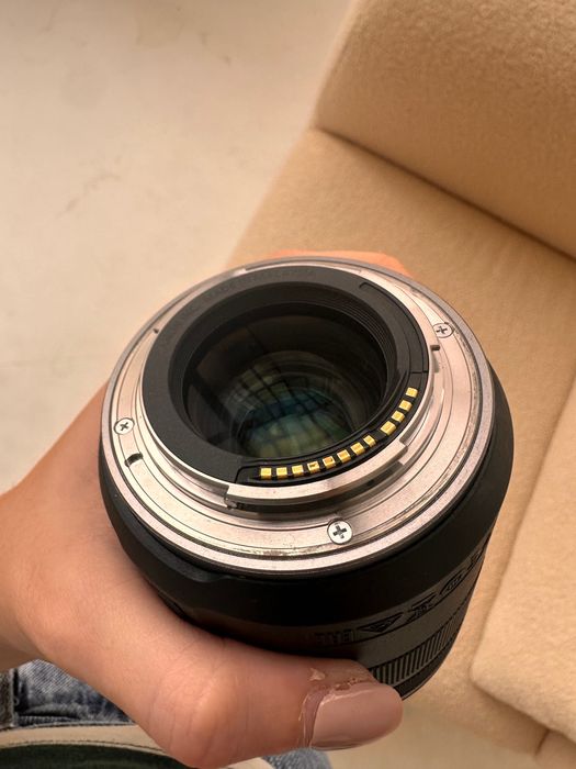 Objetiva Canon RF 85mm F2 Macro IS STM