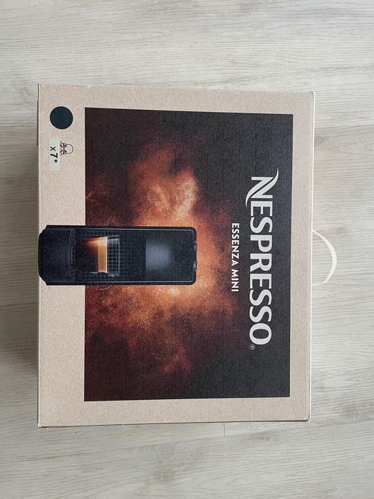 Máquina café Nespresso essenza mini c30 preta