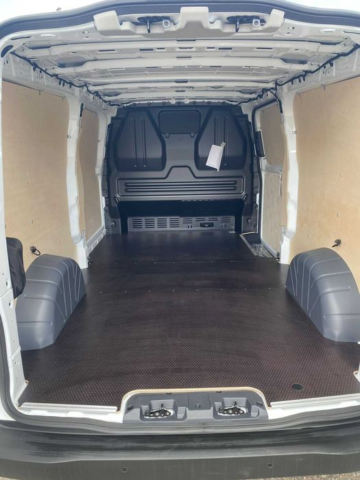 Transporter T7 3500 L2H1 Zabudowa busa Podłoga 9 mm brąz