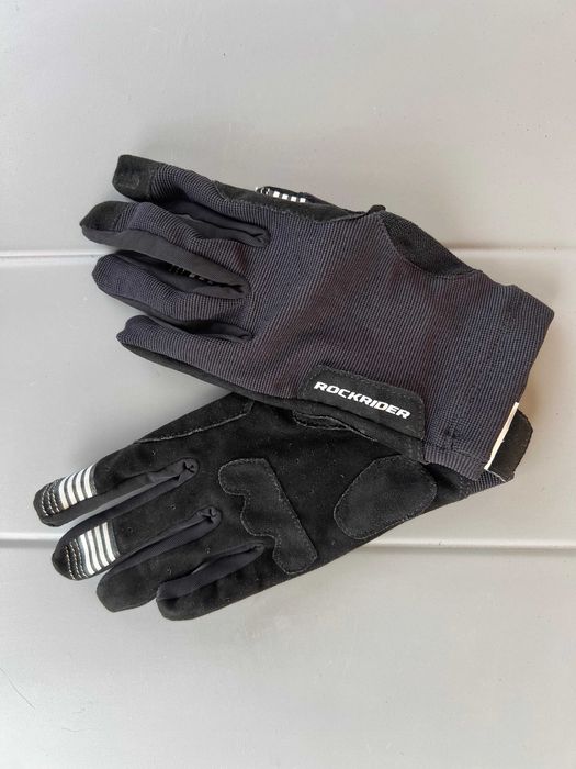 Conjuto Capacete, Luvas e Bolsa Ciclismo