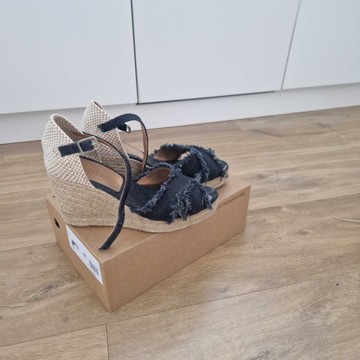 Buty sandały na koturnie KANNA rozm. 39