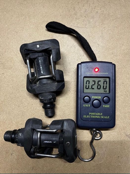 Pedais de encaixe, avanco e volante