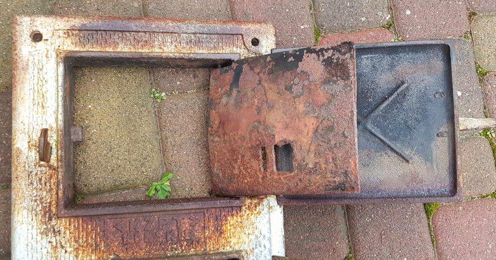 Piec kaflowy pokojowy - żeliwne drzwi do pieca z popielnikiem 48cm x33