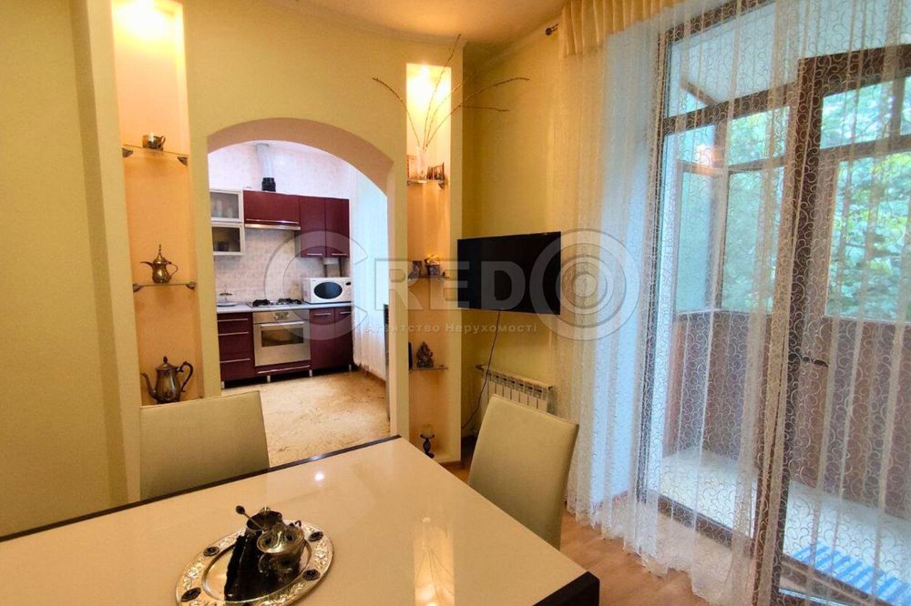 Продаж великої 3кімнатної квартири з "автономкою". Покровський район.