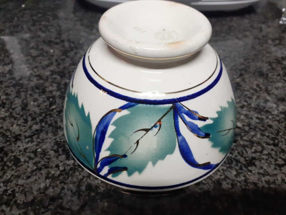 Vendo 2 Tigelas pequenas muito antigas para desocupar.