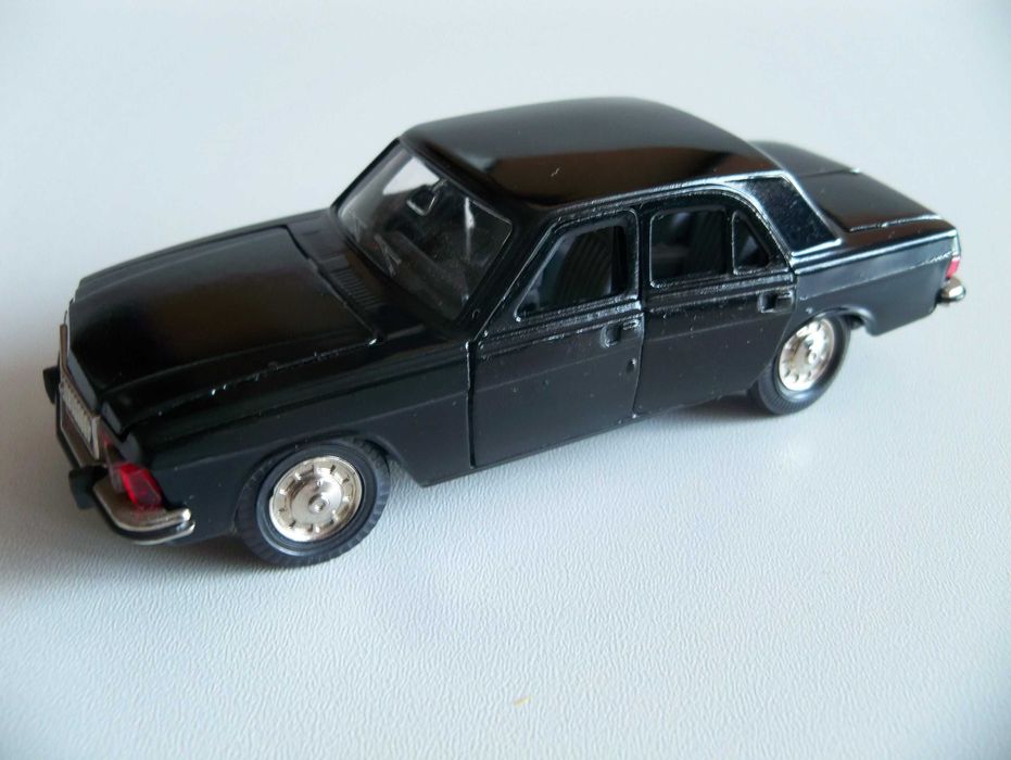 Модель Волга ГАЗ 3102 1/43 СССР, Саратов (ЧЕРНАЯ!)