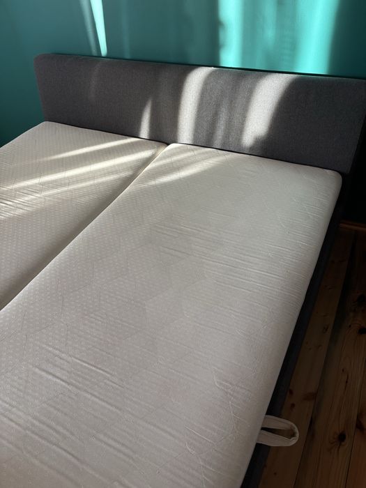 Łożko tapicerowane z zaglowkiem