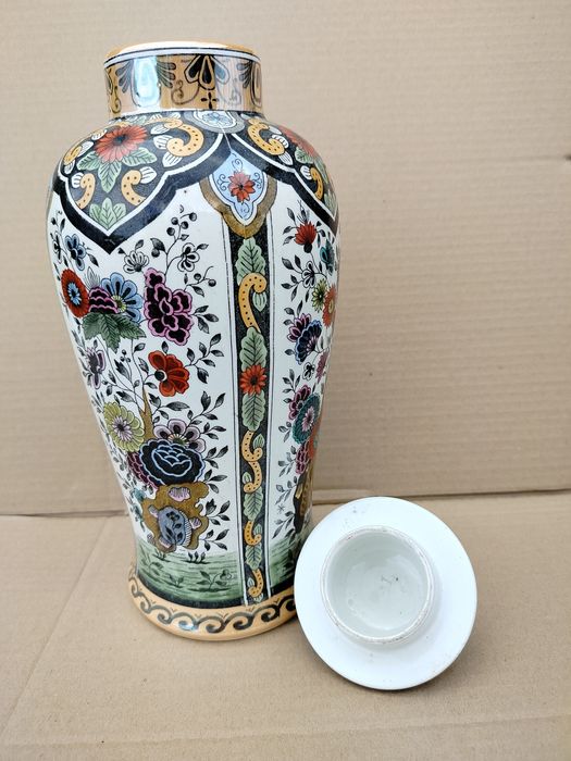 Stara stylowa ceramiczna waza amfora wazon