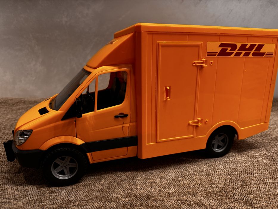 Машинка Bruder фургон Mercedes Sprinter DHL
