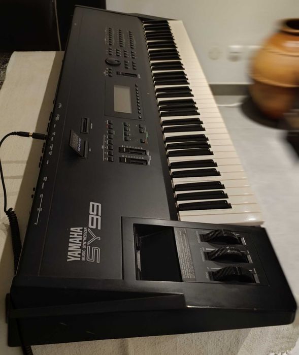 Sintetizador Yamaha SY99