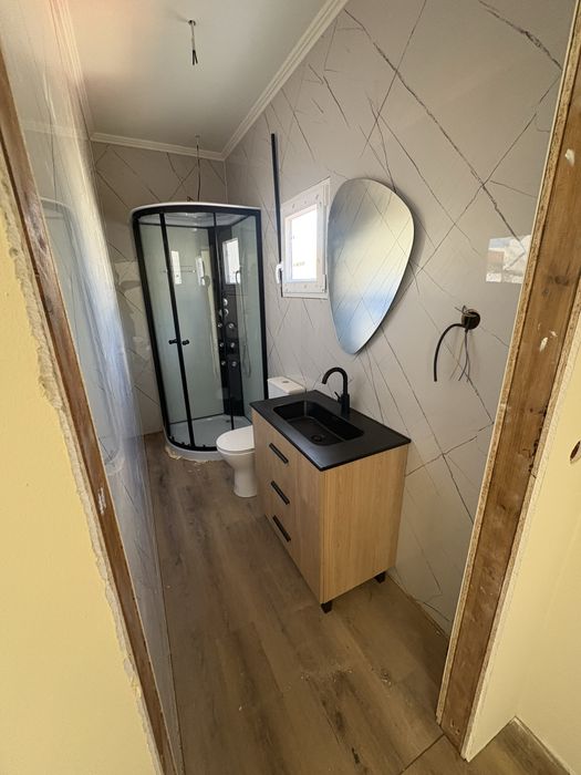 Casa pré-fabricada moderna, ainda em construção