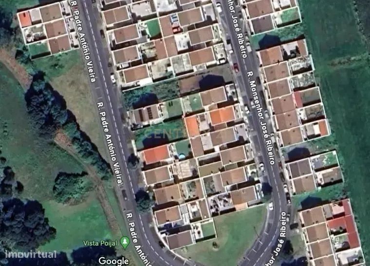 Lote para a sua moradia no centro dos Arrifes.