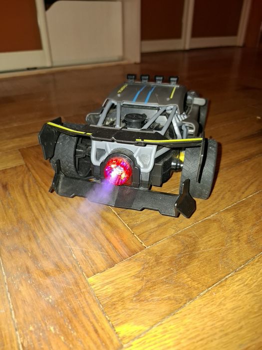 Машинка на пульте управления