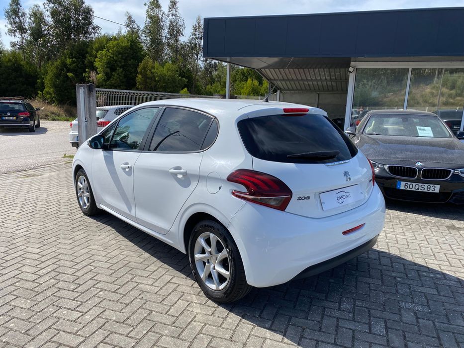 Peugeot 208 1.6 HDI - Garantia 18 meses