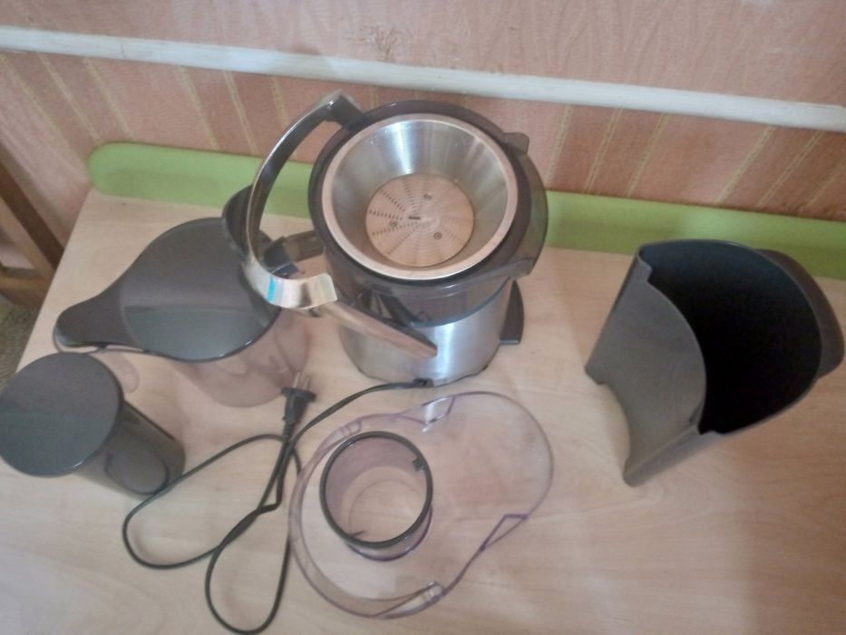 Соковыжималка Tefal Easy Fruit ZE 610 D, б/у.