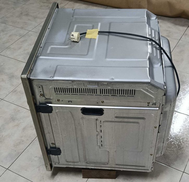 Forno elétrico de encastrar ARISTON FB21.2 IX 59.5cm em Bom Estado!