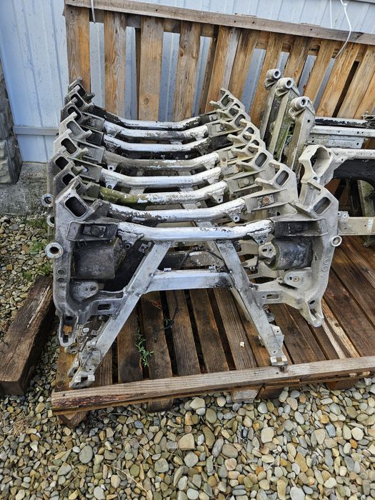 Підрамник Балка БМВ Е38 Е39 Е46 Е53 Е60 Е61 Е65 Е66 Е70 Е71 Е83 Е90