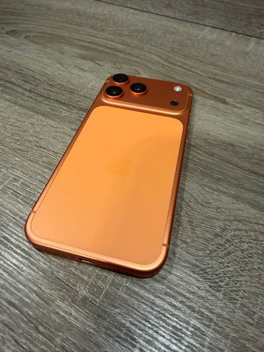 IPhone 17 PRO MAX pomarańczowy