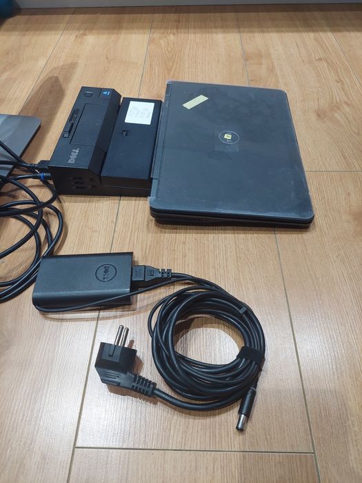 Dell e7240 i7 dodykowy, monitor Dell 24, stacja dokująca, 2x zasilacz