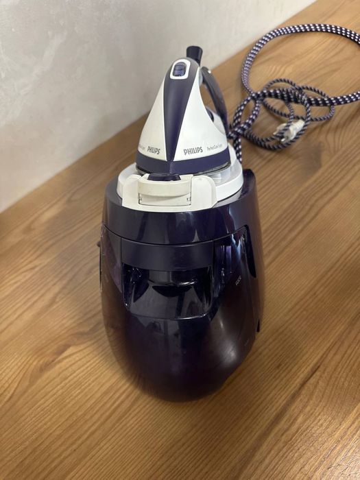 Пароутюг Philips PerfectCare Serie 7000