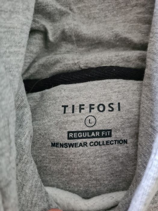 Sweat praticamente nova da Tiffosi. Algodão fofinho por dentro.