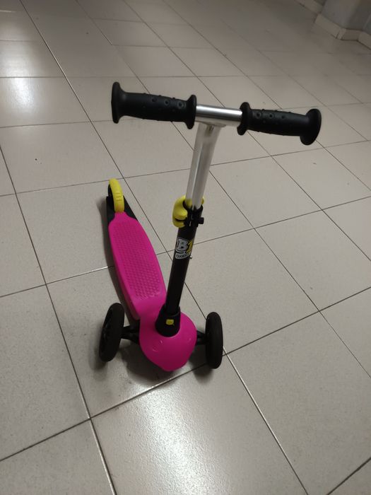 Trotinete menina