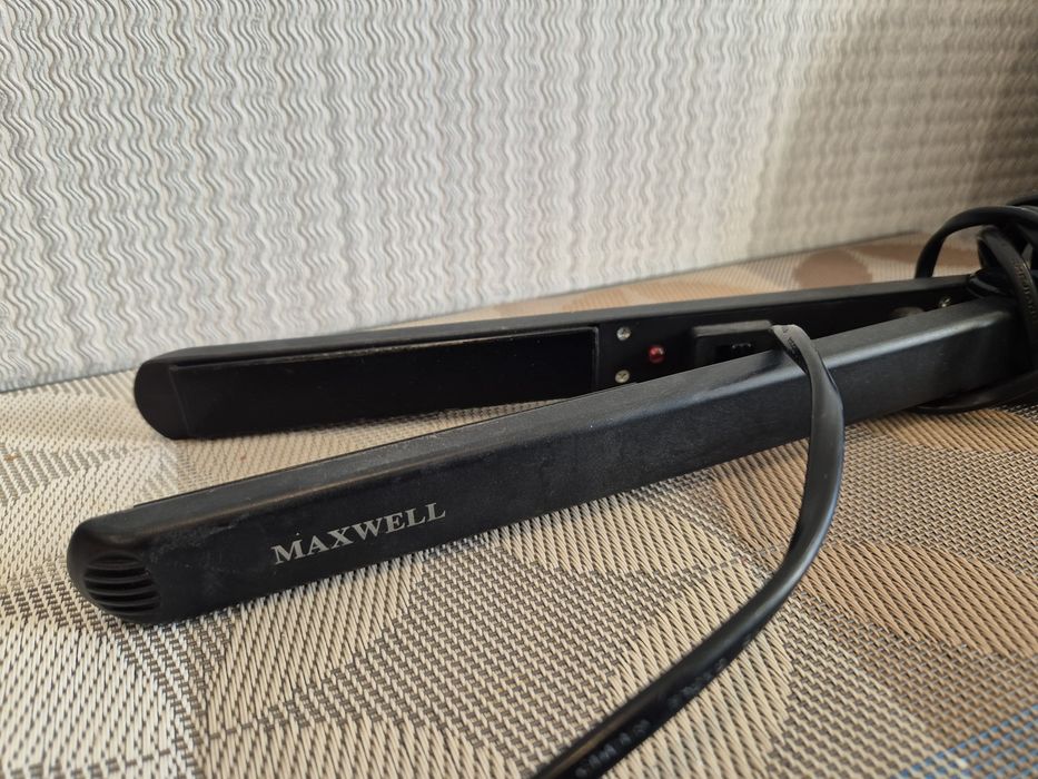 Випрамляч для волосся Maxwell