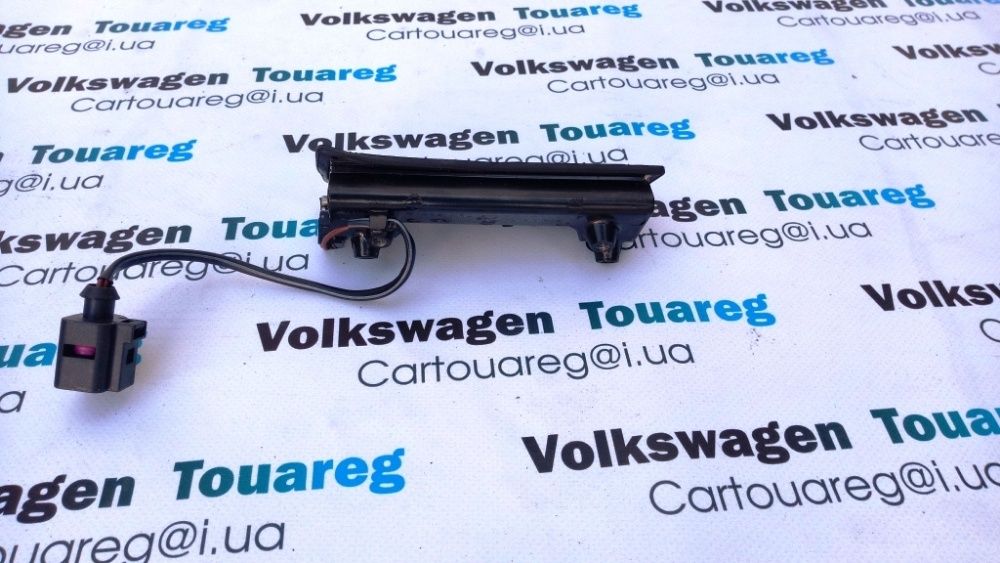 Кнопка открывания багажника Volkswagen Touareg 2003-2009 1J0827566L