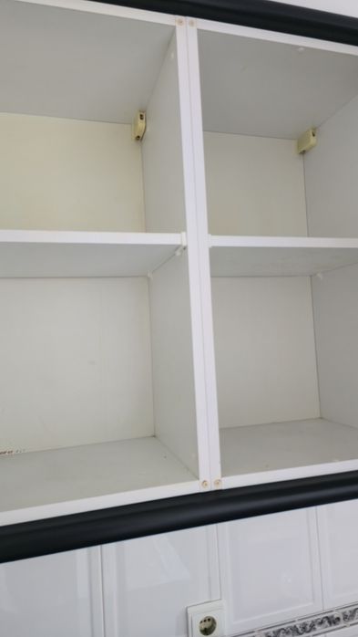 Cozinha Completa em "L"  com Eletrodoméstico,  Bancada em Granito Negro e Lava-loiça + Mesa de jantar