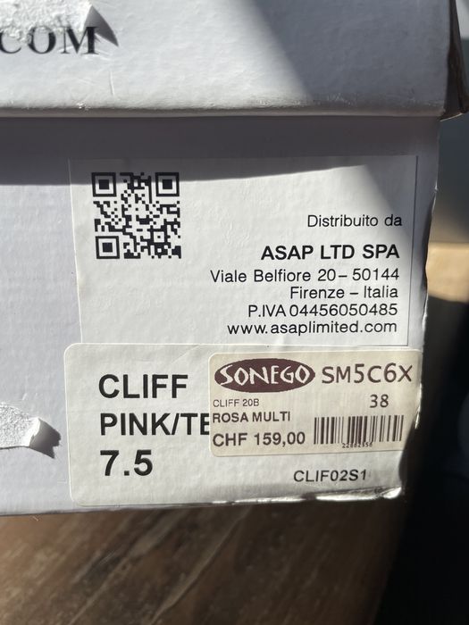 Продам кроссовки  Steve Madden