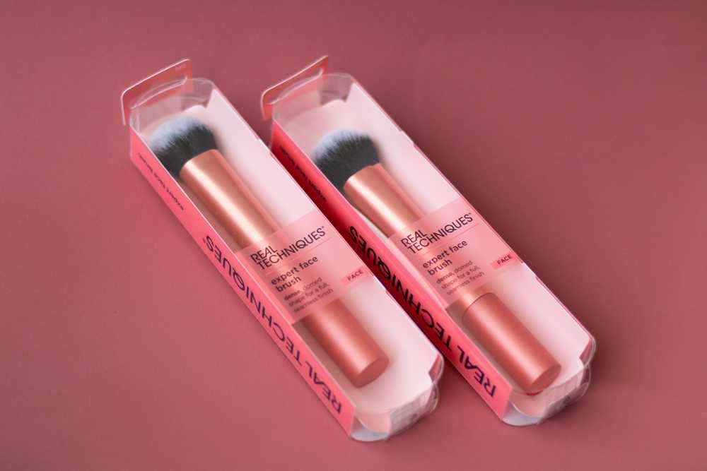 Пензель для макіяжу Real Techniques, для тональної основи (200)