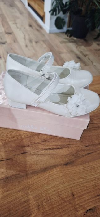 Buty białe komunijne