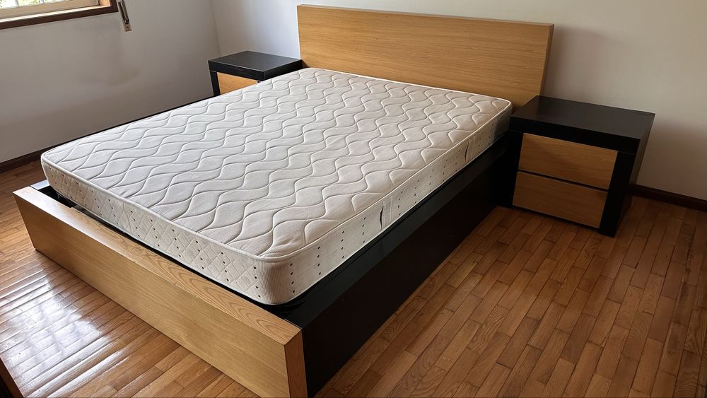 Cama casal 160x200 completa (colchão + estrado) em bom estado